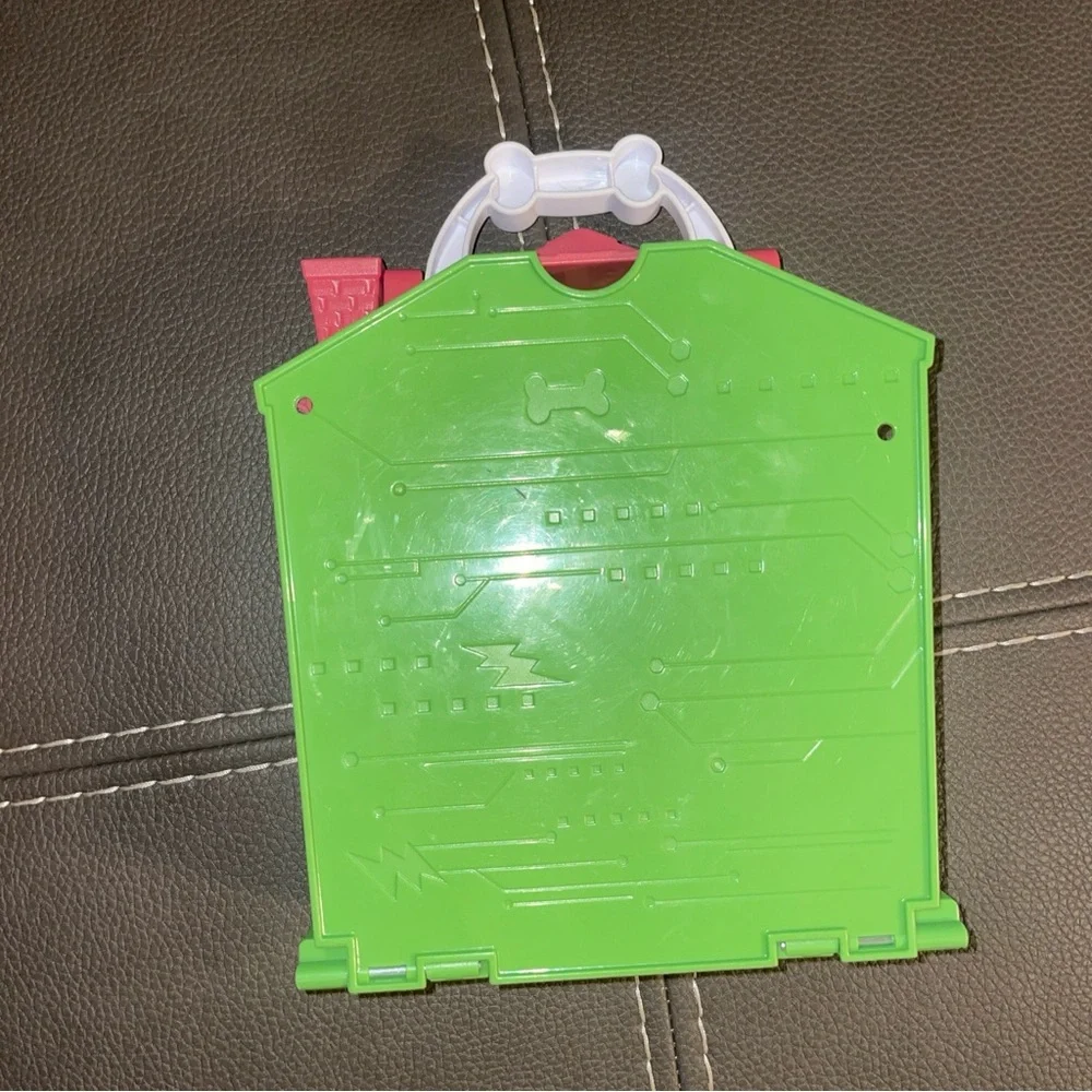 Disney just play, Playhouse, including couch.
